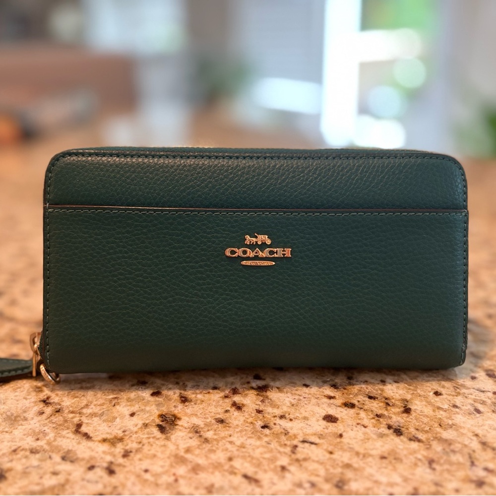 Coach wallet in green